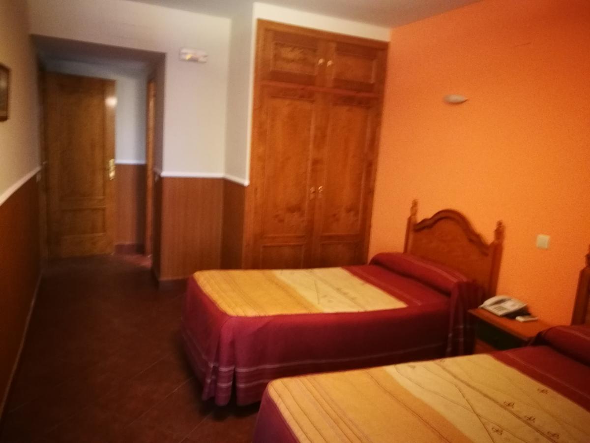 Hostal Hueso Trujillo Exterior photo