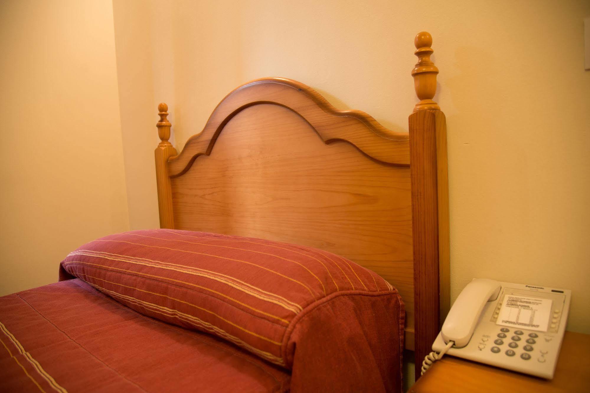 Hostal Hueso Trujillo Exterior photo