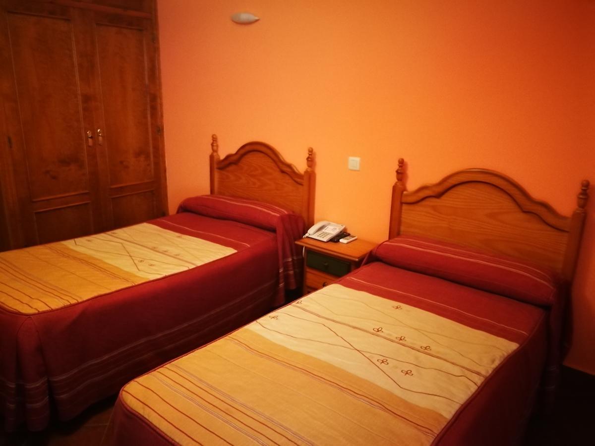 Hostal Hueso Trujillo Exterior photo